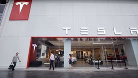 Trung Quốc quyết “chọc tức” Mỹ, cho phép Tesla thử nghiệm xe tự lái hoàn toàn