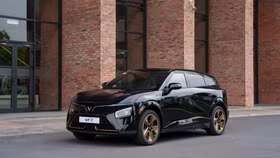 VinFast VF 7 Hỏa Long Độc Bản chính thức về tay khách hàng