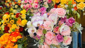 Sức mua kém, giá hoa tươi ngày 8/3 không thể nhích nổi, chỉ loanh quanh 300 nghìn đồng một bó