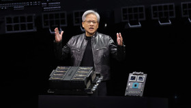 CEO Nvidia Jensen Huang giới thiệu chip chip AI mới Blackwell