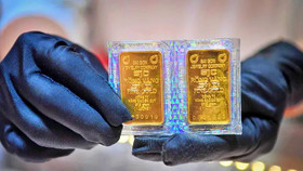 Vàng neo cao 181 triệu đồng/lượng, chênh lệch giá mua bán gần 3 triệu đồng