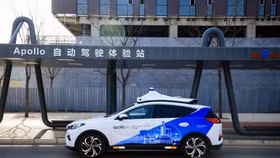 Các hãng xe điện của Trung Quốc “phả hơi nóng vào gáy” Tesla với các công nghệ mới