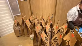 Người mua sẽ không biết có gì trong những túi đồ ăn này