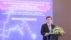 Thứ trưởng Bộ Công Thương Nguyễn Sinh Nhật Tân