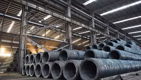 Lượng tiêu thụ và sản xuất thép tháng 11 tăng trưởng tích cực