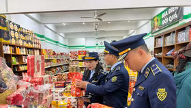 Tăng cường kiểm tra các mặt hàng tiêu dùng dịp cuối năm và Tết Nguyên đán