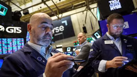 Nasdaq tích cực, S&P 500 cán kỷ lục mới khi Netflix và các nhà sản xuất chip “phi mã” 