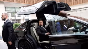 Elon Musk bị thu hồi 56 tỷ USD tiền cổ tức, ngôi vương tỷ phú giàu nhất thế giới sắp về tay chủ tịch Tập đoàn LVMH?