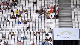 Khán giả theo dõi trận đấu bóng đá nữ giữa Nigeria và Brazil trong khuôn khổ Thế vận hội Olympic Paris 2024 tại Bordeaux, Pháp