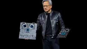 Jensen Huang, đồng sáng lập kiêm CEO của Nvidia, giới thiệu con chip GPU Blackwell mới tại Hội nghị Công nghệ GPU của Nvidia 