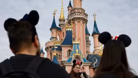 Công viên giải trí Disneyland: Cỗ máy kiếm tiền của Nhà Chuột đang hoạt động như thế nào?