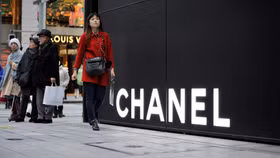 Người tiêu dùng Trung Quốc đổ xô sang Nhật để mua sắm hàng hiệu