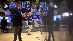 Thị trường chứng khoán Mỹ giảm nhẹ trong lúc chờ các công ty công nghệ báo cáo lợi nhuận