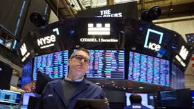 Dow Jones và S&P 500 giảm điểm khi lợi suất trái phiếu tăng 