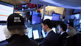 Dow Jones lại vọt qua mốc 40.000 điểm