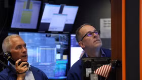 Chứng khoán Mỹ giảm điểm sau khi Chủ tịch Fed “dập tắt” hy vọng về cắt giảm lãi suất