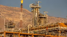 Một nhà máy lọc dầu ở phía bắc Iran