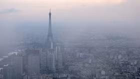 Pháp hạ dự báo tăng trưởng năm 2024 khi triển vọng kinh tế ngày càng ảm đạm