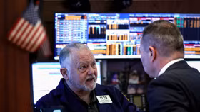 Chứng khoán Mỹ phục hồi trở lại, giá dầu kéo dài đà giảm