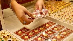 Vàng trong nước vẫn neo cao, báo cáo việc làm Mỹ có thể gây biến động giá thế giới tuần này