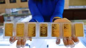 Giá vàng miếng SJC “giậm chân tại chỗ”, cao hơn thế giới hơn 4 triệu đồng/lượng