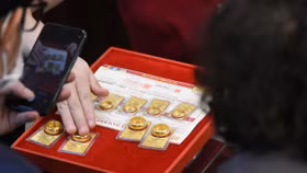 Giá vàng thế giới cao kỷ lục, các quỹ ETF tiếp tục tăng tỷ lệ nắm giữ