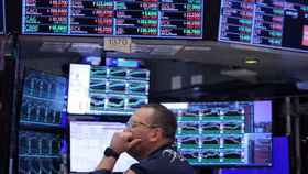 Nasdaq và S&P 500 tăng "nín thở" chờ dữ liệu lạm phát