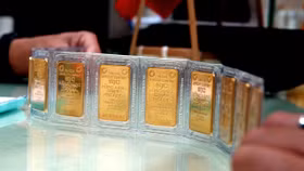 Giá vàng thế giới biến động, vàng trong nước vẫn "im ắng"