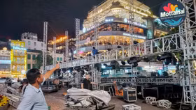 Sân khấu Ngày hội Mottainai đang được thi công