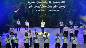 Visual cực đỉnh của Phó Chủ tịch SHB Đỗ Quang Vinh cùng Mashup nhạc đỏ “đốn tim” người xem