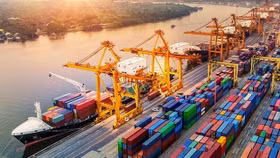 Xuất khẩu lấy lại đà tăng trưởng, cán cân thương mại thặng dư hơn 24 tỷ USD