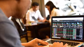 Xu thế chứng khoán ngày 28/10: Giữ tư duy phòng thủ hơn là giải ngân bắt đáy sớm