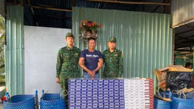 Bắt giữ 3 đối tượng tàng trữ, vận chuyển trái phép 8.000 bao thuốc lá. Nguồn: Ban chỉ đạo 389