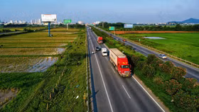 Đẩy nhanh tiến độ làm đường gom đoạn cao tốc Hà Nội - Bắc Ninh