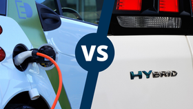 Cuộc chiến xe điện: Hybrid là chân ái?