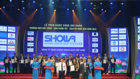 Đại diện Showa Brain Navi Việt Nam nhận giải