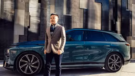 Chủ tịch 47 tuổi đối đầu Elon Musk: Càng làm càng lỗ vẫn vươn ra thế giới, khẳng định "thách thức mới mang lại cơ hội"