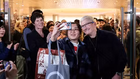 Vẫn mở rộng nhưng không từ bỏ Trung Quốc: Kế hoạch khôn ngoan của Apple với chuỗi cung ứng