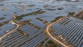 Trung Quốc thống trị thế giới về lĩnh vực được gọi là "bộ ba công nghiệp mới", châu Âu và Mỹ bị bỏ xa