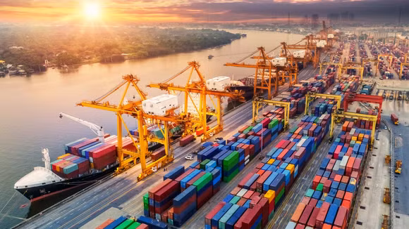 Việt Nam ồ ạt bơm hàng chục tỷ USD gỡ “nút thắt” Logistics, cả nước thành đại công trường