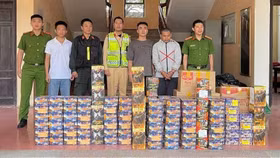 Công an Nghệ An bắt giữ lượng lớn hàng cấm do nước ngoài sản xuất