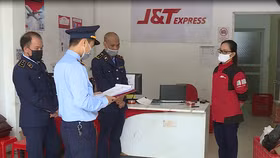 Sau án phạt vận chuyển hàng cấm, Chuyển phát nhanh J&T Express lại vi phạm Luật Cạnh tranh