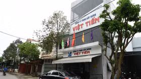 Vi phạm trong thi công, một ngày Xây dựng Việt Tiến nhận 2 quyết định chấm dứt hợp đồng