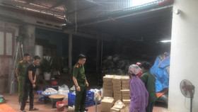 Một hộ kinh doanh sản xuất số lượng lớn bánh kẹo có dấu hiệu giả mạo nhãn hiệu Bibica, Cosy