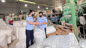 Một hộ kinh doanh ở Thái Nguyên bán số lượng lớn sản phẩm bỉm giấy nhãn hiệu Nanu nhập lậu