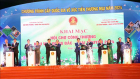 Thủ tướng: Tăng cường tổ chức các chương trình khuyến mại, hội chợ nhằm kích cầu tiêu dùng
