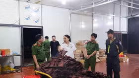 Phát hiện nhiều doanh nghiệp, cá nhân sản xuất và tiêu thụ hàng giả quy mô lớn