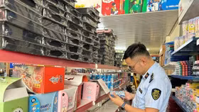 Quản lý thị trường thu giữ nhiều sách, bút nhập lậu trước thềm năm học mới