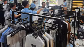 Thu giữ hàng hoá có dấu hiệu giả mạo nhãn hiệu giá trị lớn của Công ty Nhật Phương Linh