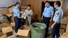 Quản lý thị trường Quảng Ninh thu giữ hàng nghìn đôi dép giả mạo nhãn hiệu Crocs